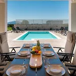 Abelia Villa, A Luxurious And Exclusive Designed For Your Ultimate Comfort Áyios Kírikos