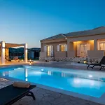 Abelia Villa, A Luxurious&exclusive Designed For Your Ultimate Comfort *